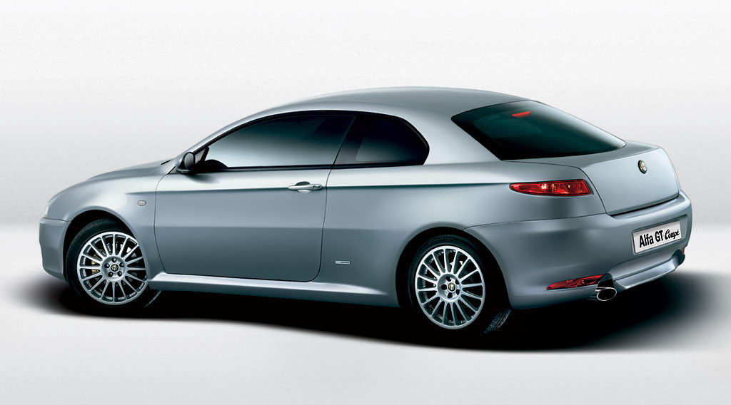 Alfa Romeo GT Coupé 2004 002.jpg